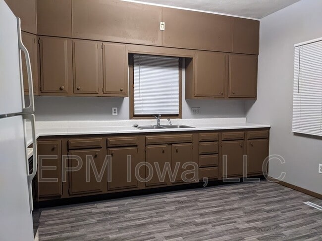 Building Photo - 306 1/2 1st Street Southeast Rental