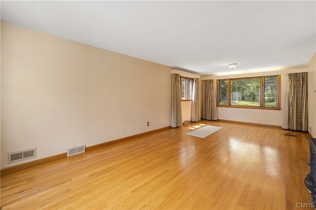 Building Photo - 444 Buckingham Ave