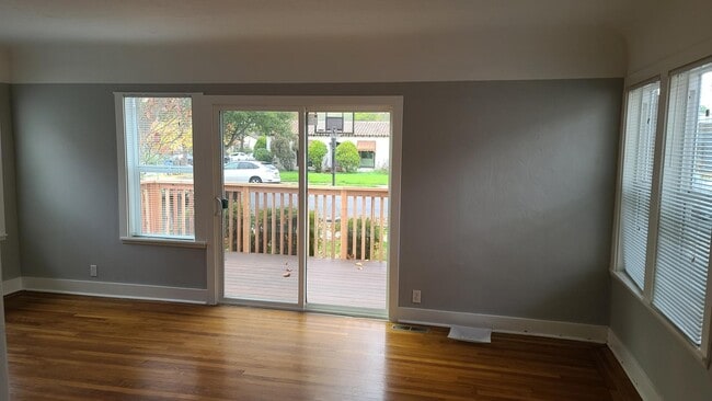 Photo - 720 College Ave