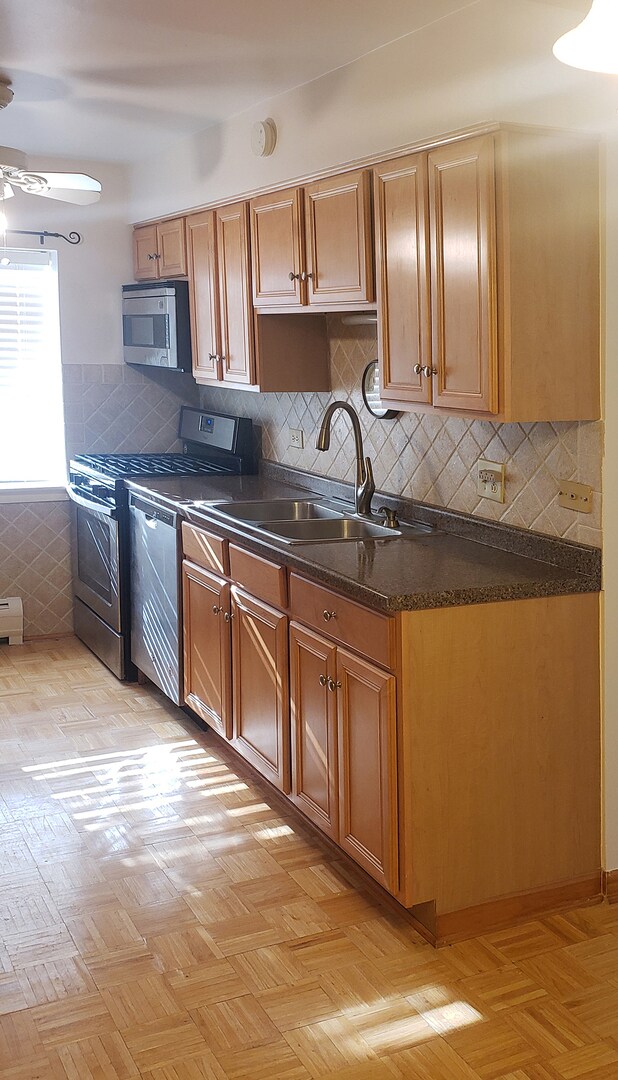 Photo - 835 Pearson St