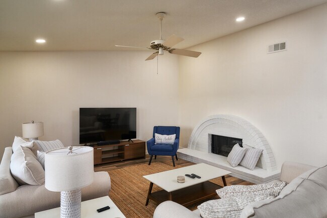 84 Presidio Pl