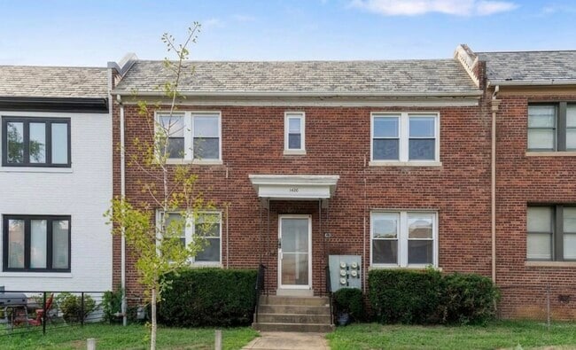 Photo - 1408 Holbrook St NE