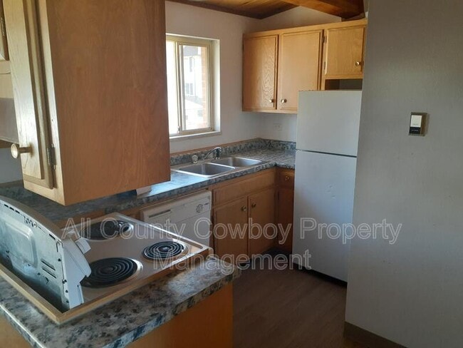 Building Photo - 1000 E Garfield St Unit Apt. 5