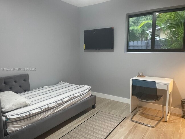 Photo - 11401 Taft St Unit 2