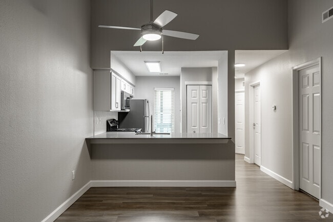 2BR, 1BA - 860SF - Foxwood Upper - Dining Area