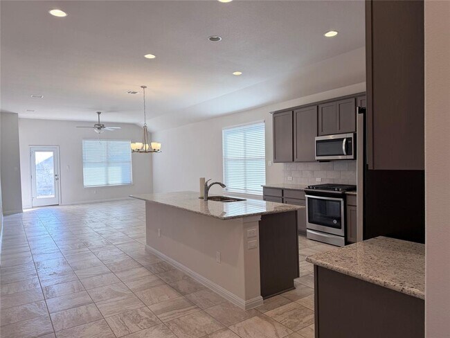 Photo - 605 Elm Green St