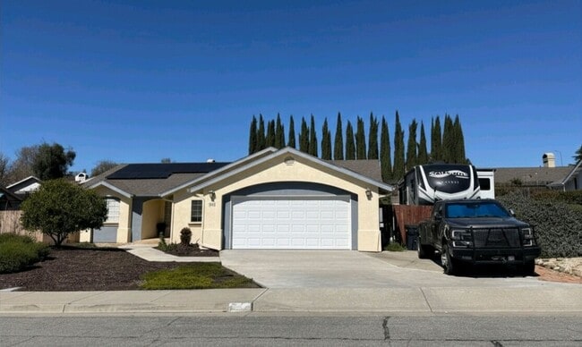 Photo - 3 bedroom 2 bath home with bonus room close to schools and shopping. Rv and or boat parking.