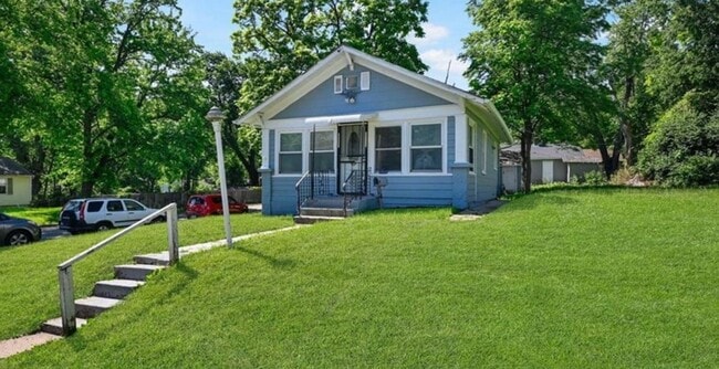 Building Photo - 2917 E 61st St