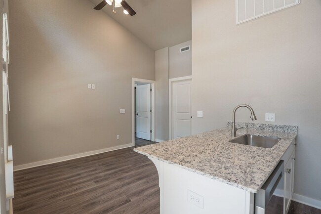 774 N Honey Locust Bnd