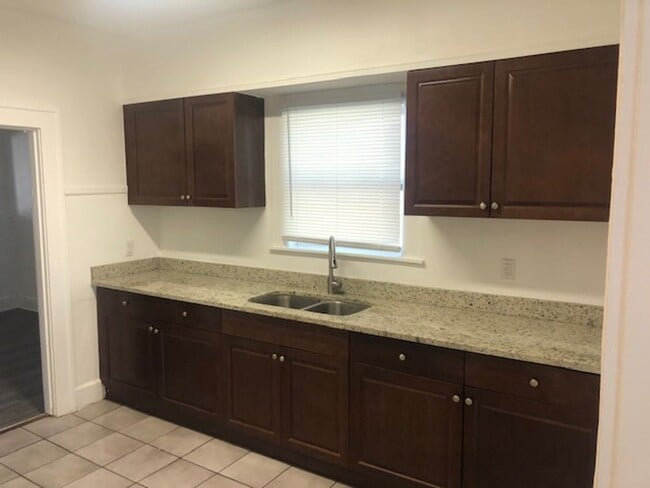 Photo - Lovely 3 bedroom 2 bathroom in St. Petersburg