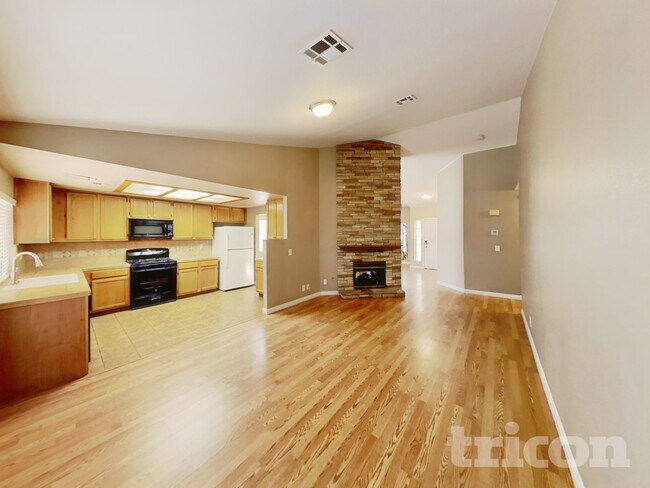 Photo - 160 Deanna Way