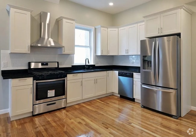 Building Photo - 163 Ferry St Unit 2 Rental