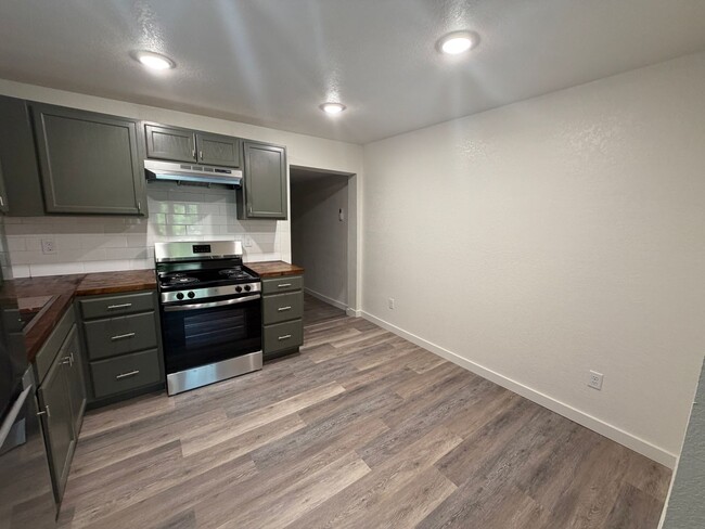 Photo - 410 W Lincoln Ave
