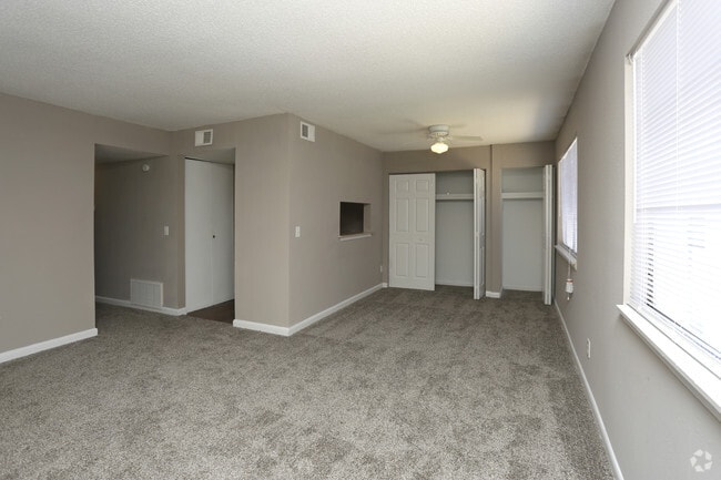 Photo - Broadmoor Apartments
