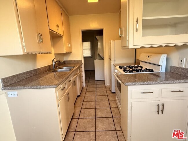 Photo - 3947 Prospect Ave