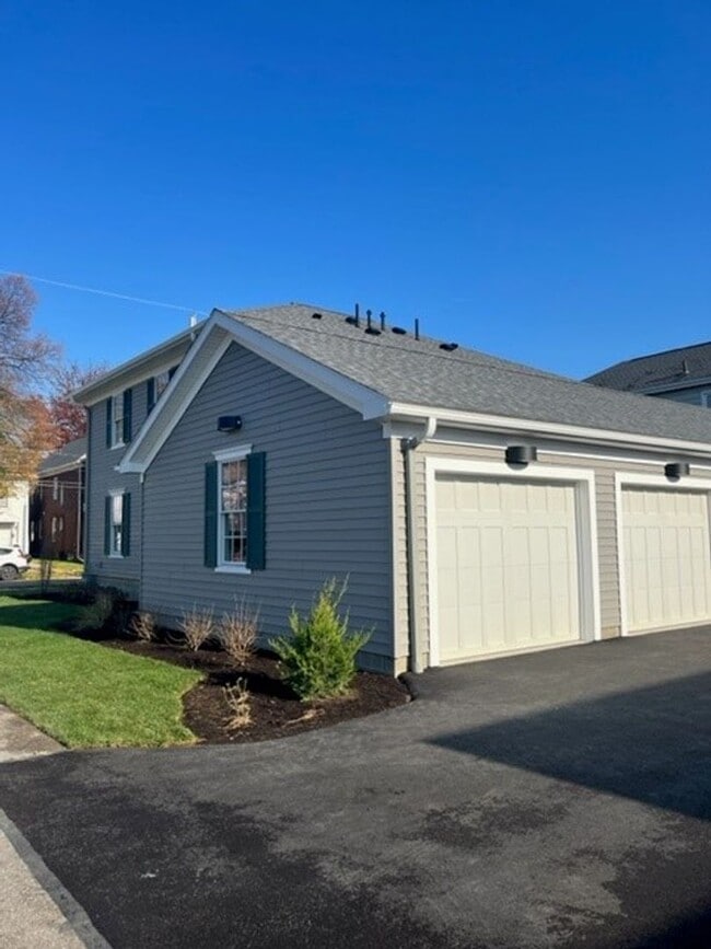 Photo - 319-321 West 5th Street Unidad 321