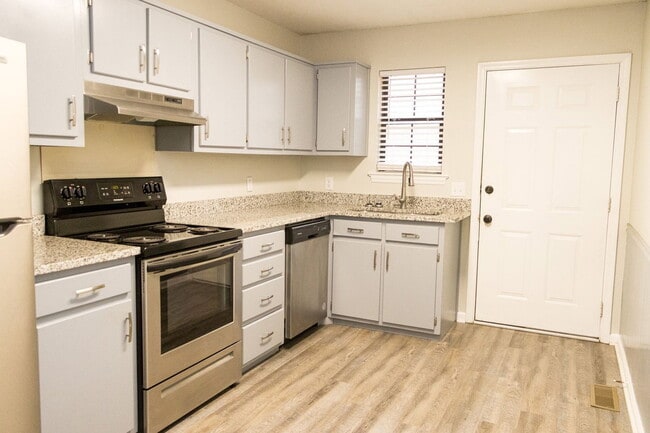 Photo - 1418 Baggett Rd