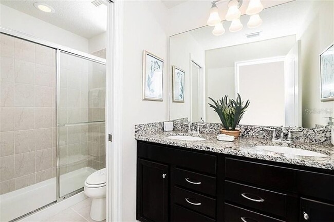 Photo - 2482 Dubai St