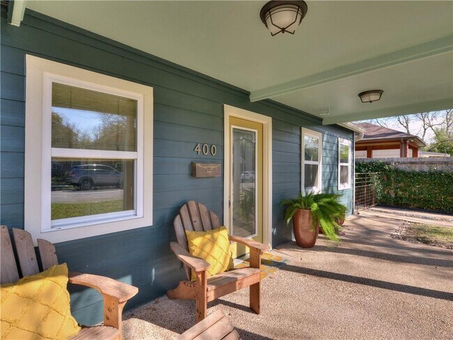 Photo - 400 Zennia St
