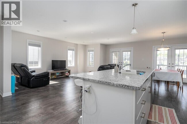 Photo - 115 S Creek Dr