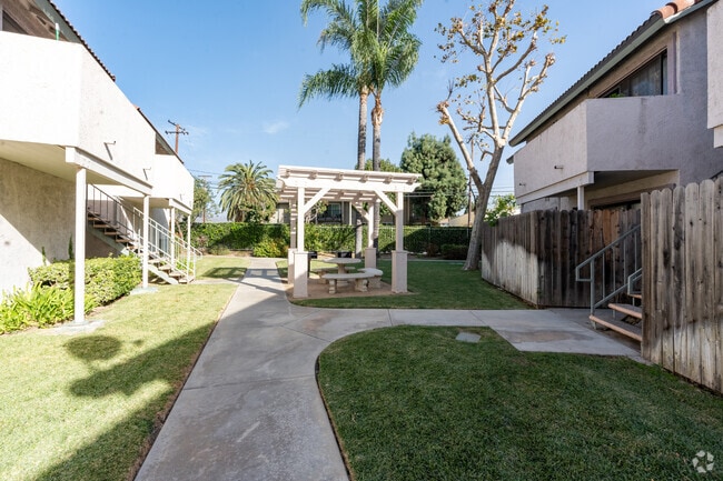 695 E 5th St Azusa, CA