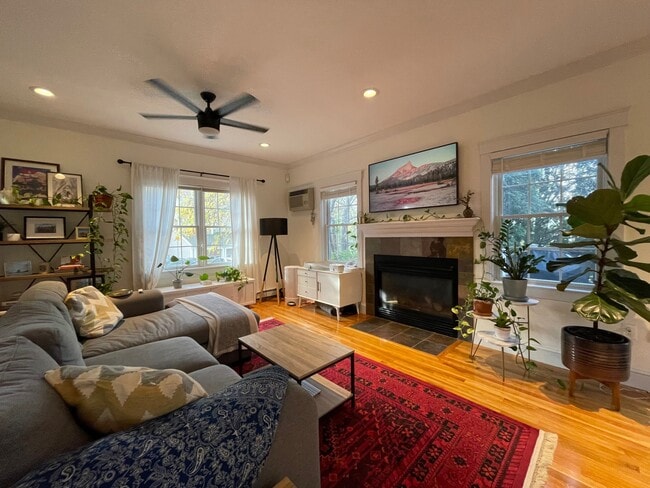 Living Area - 38 Lourdes Ave
