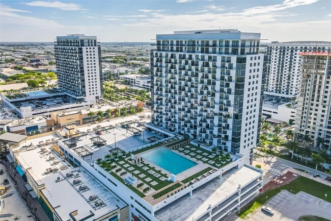 Building Photo - 5252 NW 85th Ave Unit 1505