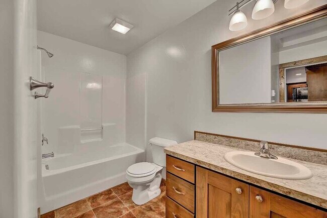 Photo - 3220 Lark Ave