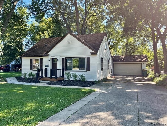 Building Photo - 23096 Hawthorne St