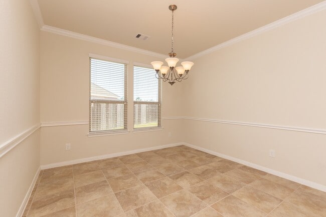 Building Photo - 10 Log House Ct