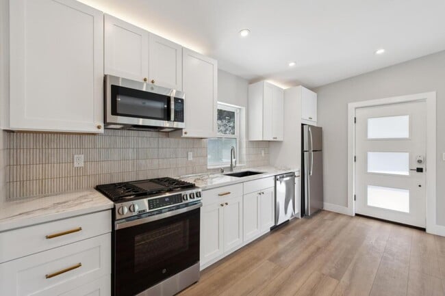 Photo - 196 Amapola Ave