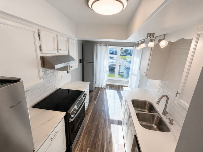 Photo - 649 Govenors Way