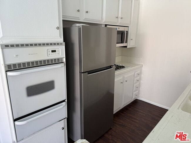 Photo - 18600 Burbank Blvd Unidad 107