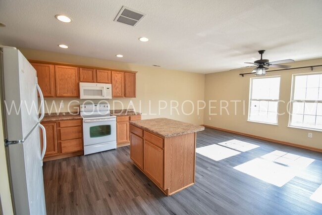 Photo - 2 Bedroom 2 Bath Updated Townhome in Ankeny with attached two car garage