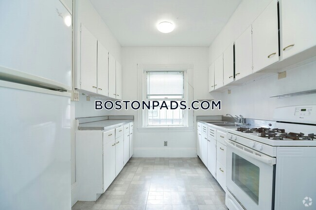 Building Photo - 923 Beacon St Unit 2 Rental