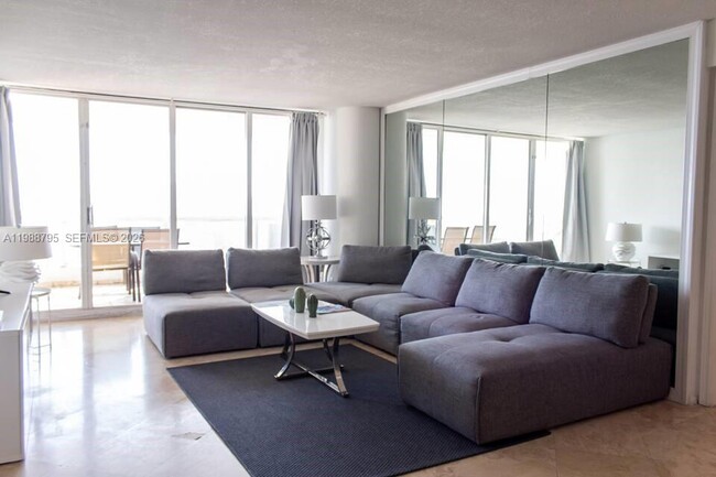 Building Photo - 1717 N Bayshore Dr Unit B-4141