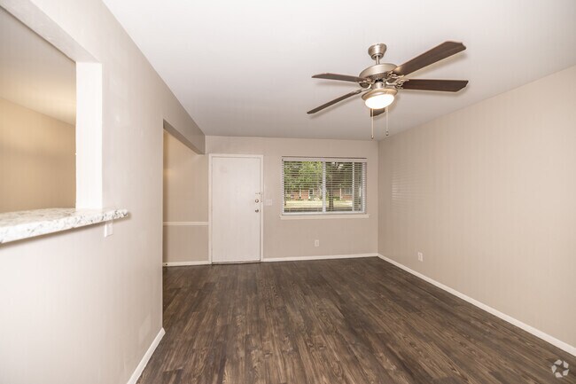1BR, 1BR - 649SF - w-Washer and Dryer - Living Area