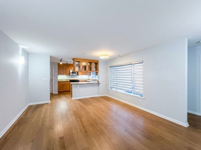 Building Photo - Beautiful 2BR/1BA with Large Private Patio, Parking & Shared Rooftop Deck in Marina
