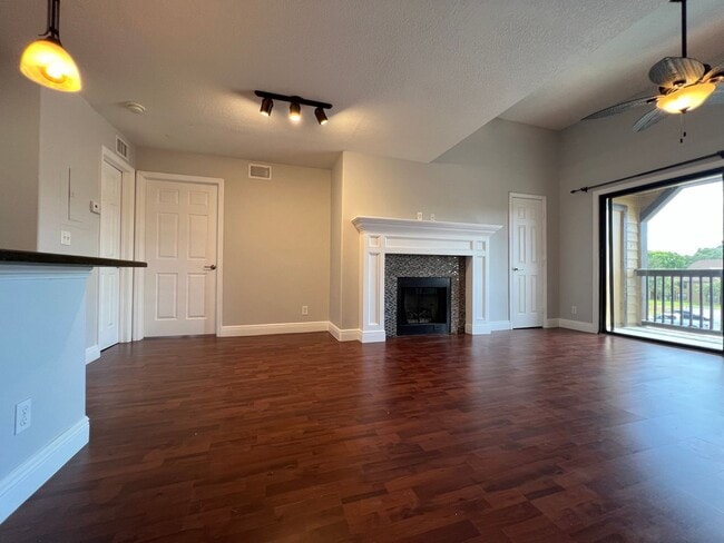 364 Northpointe Ct Unit 303