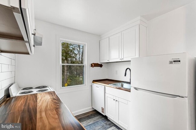 Photo - 2203 Steel Rd