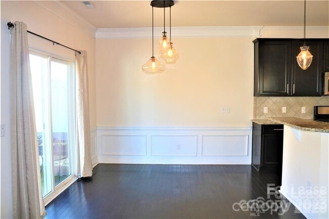Photo - 2537 Royal York Ave