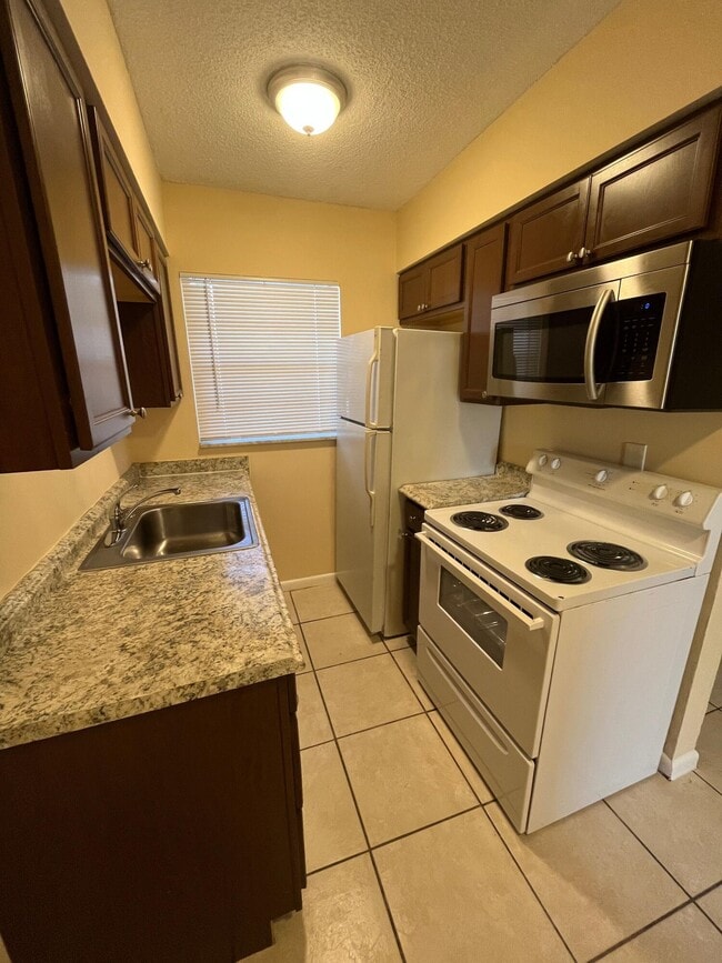 Building Photo - 700 S Broadway Unit 4