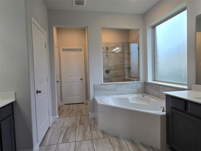Photo - 18938 Lynnwood Crest Ln