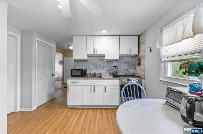 Photo - 119 Garibaldi Ave