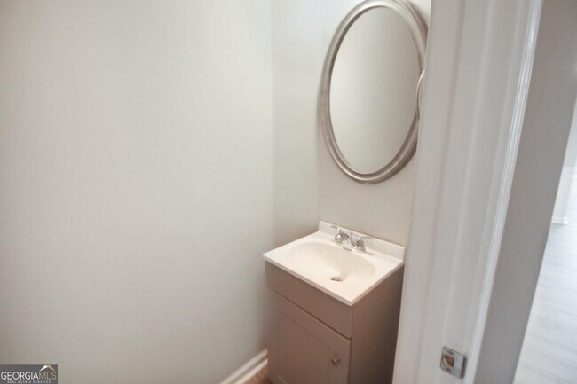 Photo - 2173 Executive Dr N