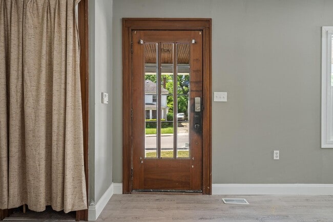 Photo - 135 W Hudson Ave