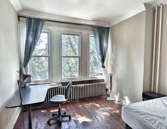 Building Photo - 322 S 42nd St Unit 2