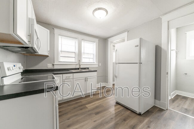 Photo - 2427 N Kenwood Ave