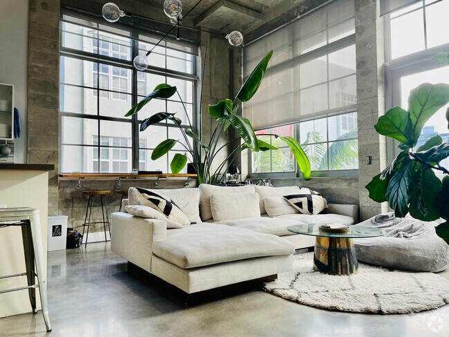 Building Photo - 434 NW 1st Ave Unit 305 Rental