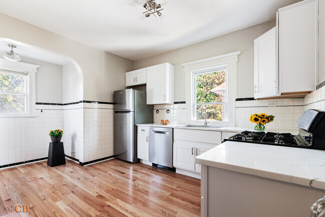 Building Photo - 6 Cloverhill Pl Unit 2 Rental